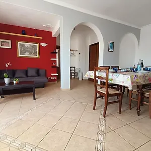  Apartament Avellini - Delightful And Spacious With Terrace - Near Metro A Cornelia