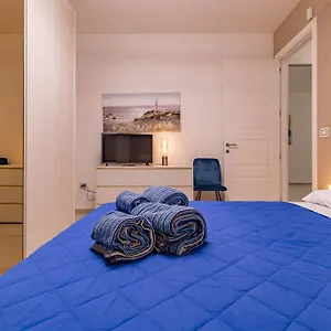 https://elilux-zona-policlinico-garage-e-posto-auto.barihotels.org